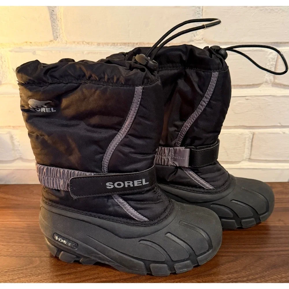 Sorel Kids Flurry Snow Boots Black City Grey Waterproof Youth Size 1 Rugged Ski